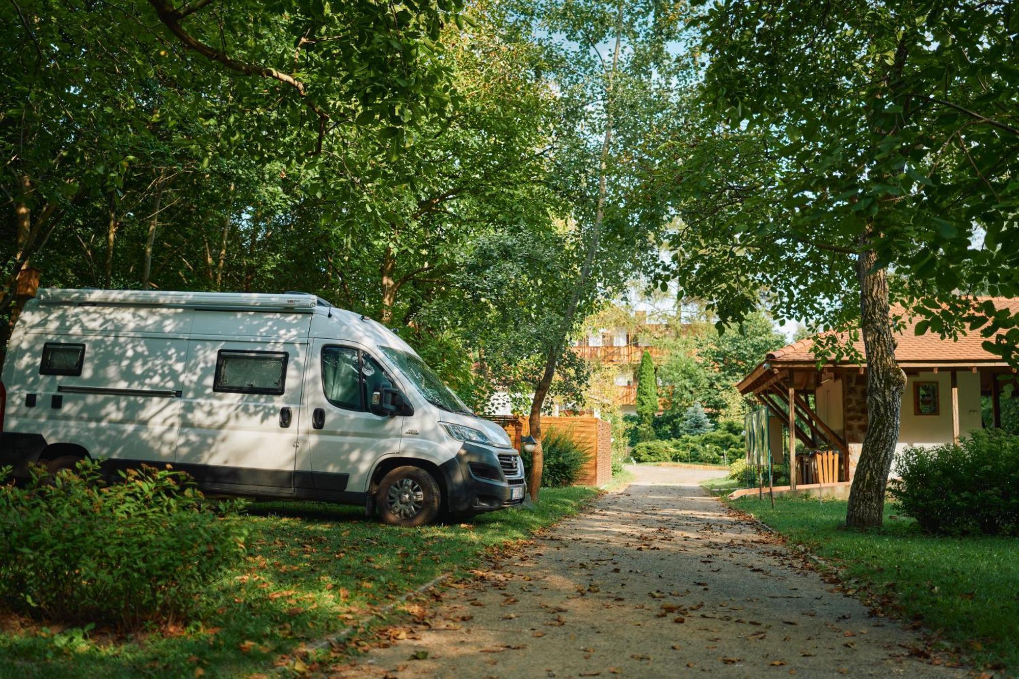Oeko-Park Panzio, Kemping Es Rendezvenykoezpont Szarvaskő エクステリア 写真